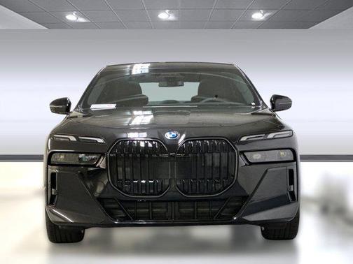 2026 BMW 750e i xDrive