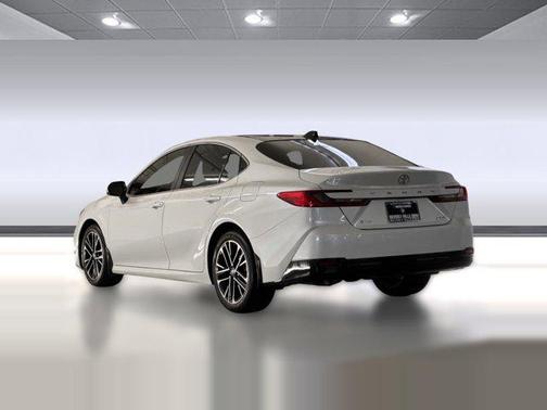 Wind Chill Pearl 2025 Toyota Camry XLE