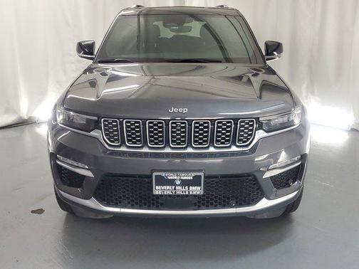 2022 Jeep Grand Cherokee Summit