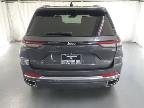2022 Jeep Grand Cherokee Summit