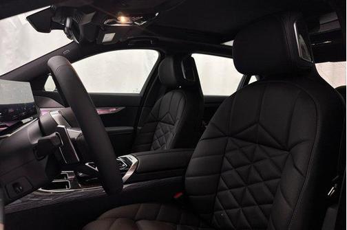 2025 BMW 740 i