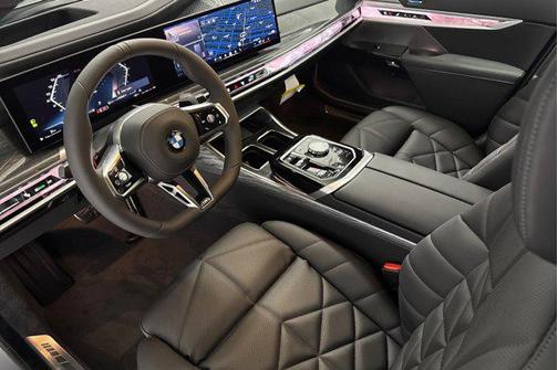 2025 BMW 740 i