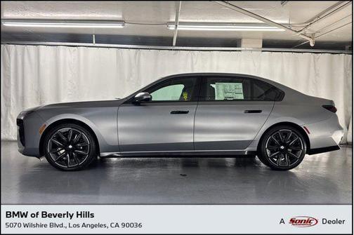 2025 BMW 740 i