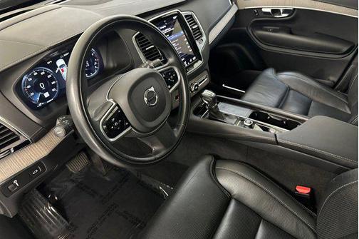 2022 Volvo XC90 T6 Inscription