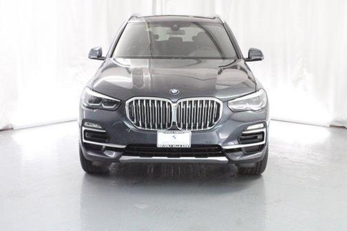 Photo 2 of 38 of 2019 BMW X5 xDrive40i