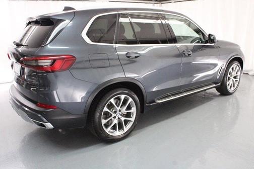 Photo 5 of 38 of 2019 BMW X5 xDrive40i