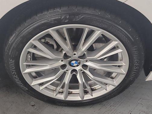 2024 BMW 330 i