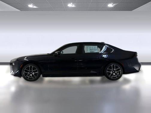 Carbon Black Metallic 2026 BMW 750e i xDrive