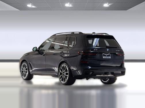 Carbon Black Metallic 2026 BMW X7 xDrive40i