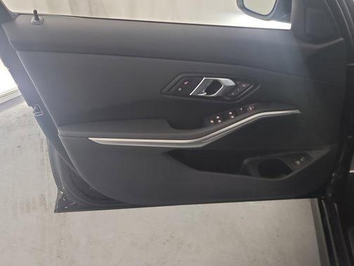 2025 BMW 330 i