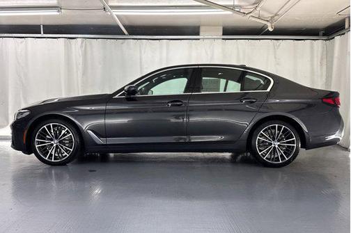 2022 BMW 530 i