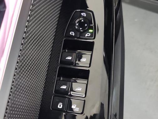 2025 BMW 740 i