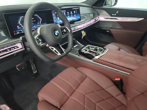2025 BMW 740 i