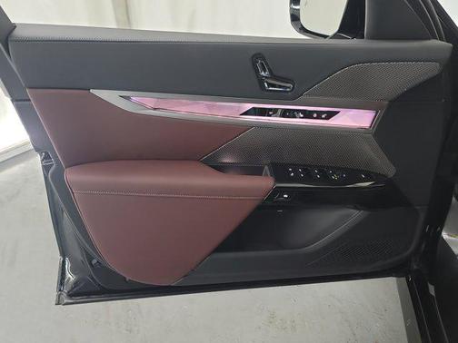 2025 BMW 740 i