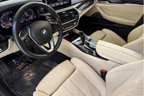 Skyscraper Gray Metallic 2023 BMW 530 i