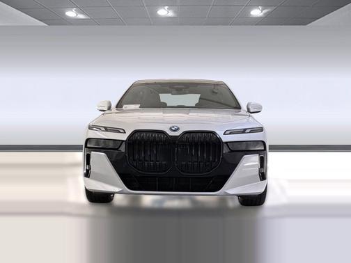 Mineral White Metallic 2026 BMW 750e i xDrive