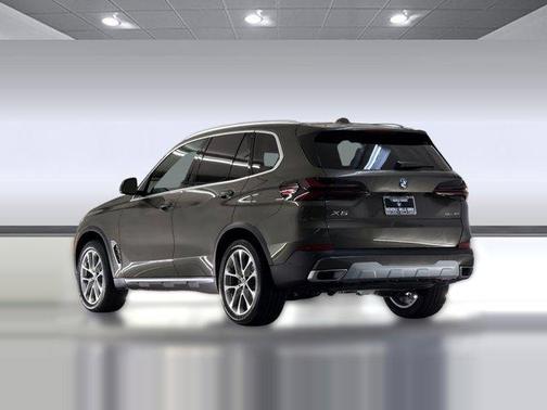 Manhattan Green Metallic 2026 BMW X5 sDrive40i