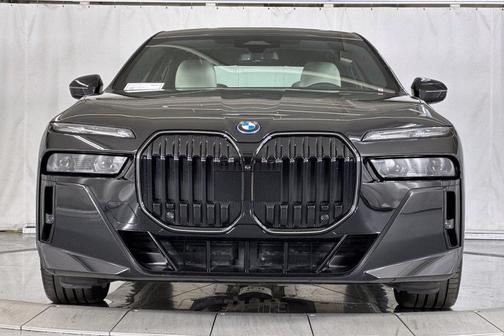 Black Sapphire Metallic 2026 BMW 750e i xDrive