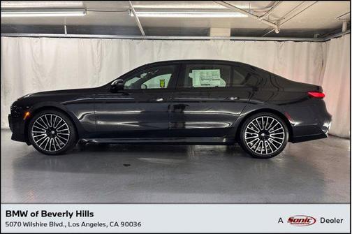 2025 BMW 740 i