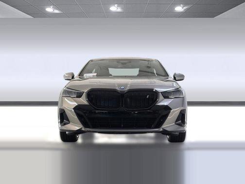 Oxide Grey Metallic 2026 BMW i5 xDrive40