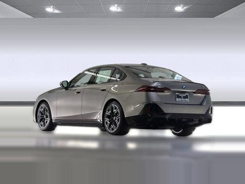 Oxide Grey Metallic 2026 BMW i5 xDrive40