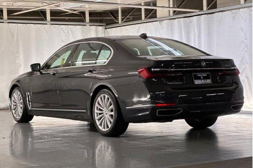 2022 BMW 740 i