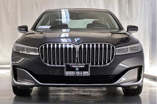 2022 BMW 740 i