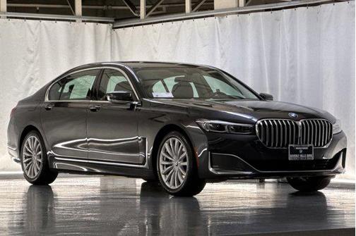 2022 BMW 740 i