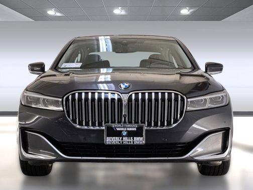 2022 BMW 740 i