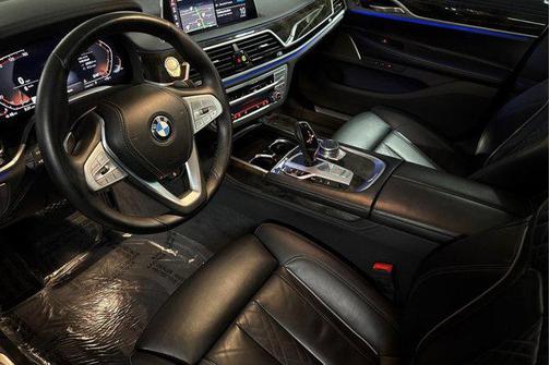 2022 BMW 740 i