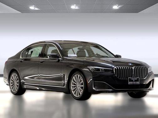 2022 BMW 740 i