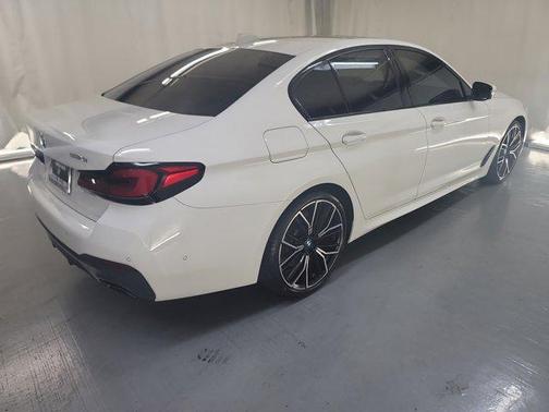 2022 BMW 530 i