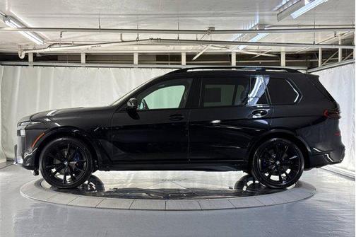 Black Sapphire Metallic 2024 BMW X7 M60i