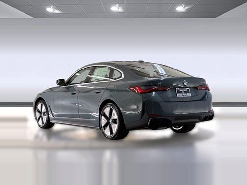 Cape York Green Metallic 2026 BMW i4 Gran Coupe xDrive40