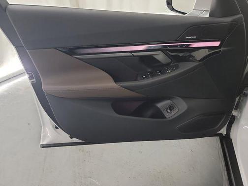 2025 BMW i5 eDrive40