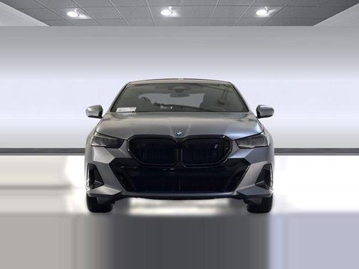 Frozen Pure Grey Metallic 2026 BMW i5 eDrive40