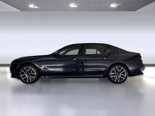 2023 BMW 740 i