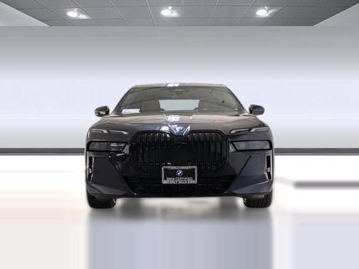 2023 BMW 740 i