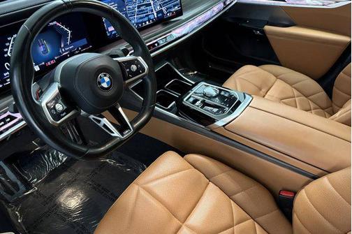 2023 BMW 740 i