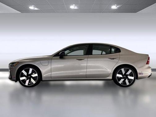 2024 Volvo S60 Recharge Plug-In Hybrid T8 Ultimate Dark Theme