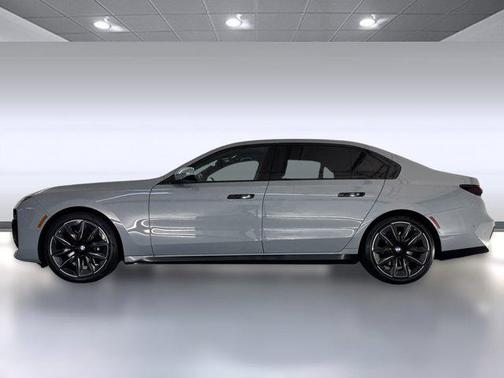 2023 BMW 740 i
