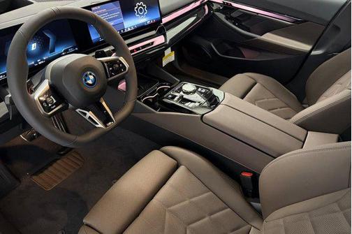 2026 BMW 550e xDrive