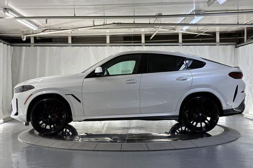 Mineral White Metallic 2027 BMW X6 xDrive40i