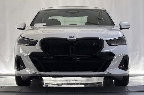 Alpine White 2026 BMW i5 eDrive40