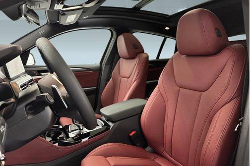2025 BMW X4 xDrive30i