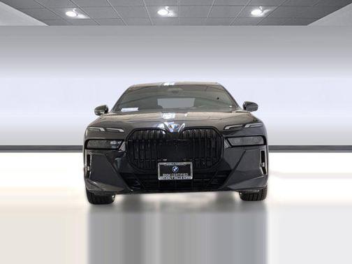 2023 BMW 740 i