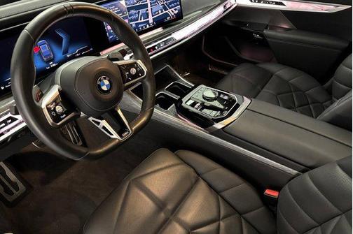 2023 BMW 740 i
