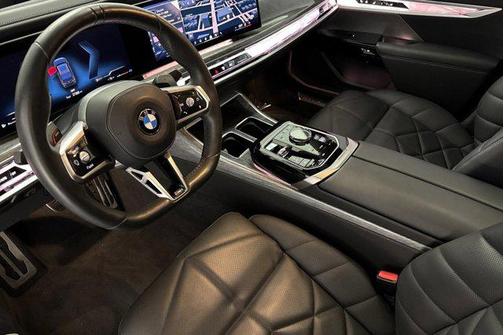 2023 BMW 740 i