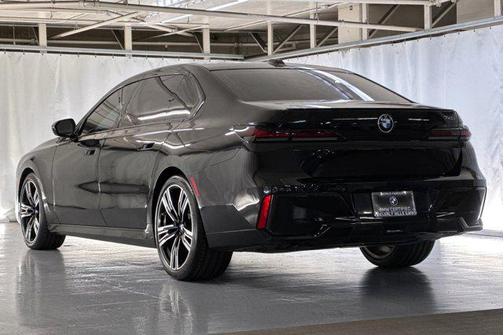 2023 BMW 740 i