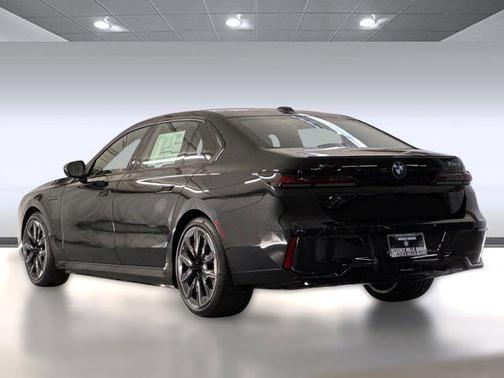 2026 BMW 750e i xDrive